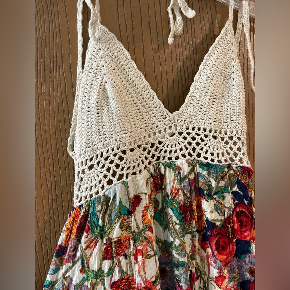 SELFIE COUTURE DRESS Floral crochet halter top maxi dress M/L has stretch